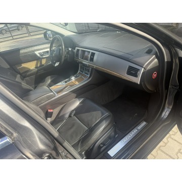 Jaguar XF  Sedan/Limuzyna 2015,  2.2 diesel, automat - Na sprzedaż za 40 900 zł - Zielona Łąka - zdjęcie 7