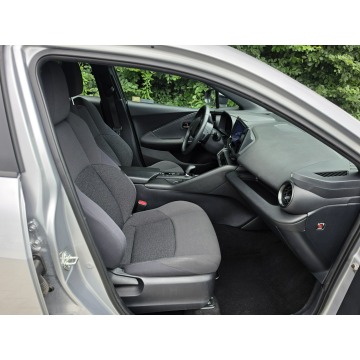 Toyota C-HR  SUV 2024,  1.8 hybryda, automat - Na sprzedaż za 99 999 zł - Balice - zdjęcie 8