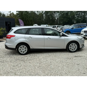 Ford Focus  Kombi 2017,  1.5 diesel - Na sprzedaż za 27 800 zł - Pęcice - zdjęcie 2