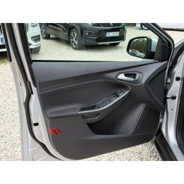 Ford Focus  Kombi 2017,  1.5 diesel - Na sprzedaż za 27 800 zł - Pęcice - zdjęcie 11