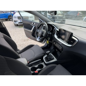 Kia Ceed  Kombi 2021,  1.6 diesel - Na sprzedaż za 52 800 zł - Pęcice - zdjęcie 10