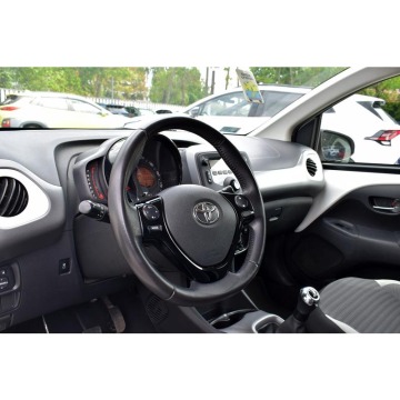 Toyota Aygo  Hatchback 2019,  1.0 benzyna - Na sprzedaż za 34 900 zł - Warszawa - zdjęcie 4