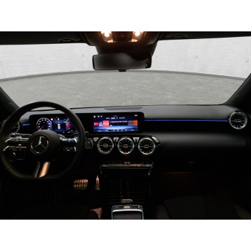 Mercedes - Benz A-klasa  Hatchback 2024,  1.3 benzyna, automat - Na sprzedaż za 136 940 zł - Komorniki - zdjęcie 9