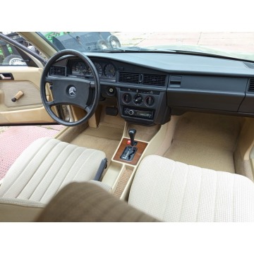 Mercedes - Benz   Sedan/Limuzyna 1985,  2.0, automat - Na sprzedaż za 18 900 zł - Malutkie - zdjęcie 7