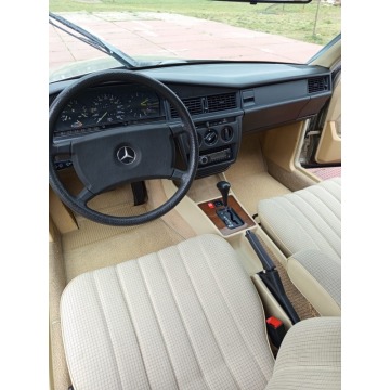 Mercedes - Benz   Sedan/Limuzyna 1985,  2.0, automat - Na sprzedaż za 18 900 zł - Malutkie - zdjęcie 6