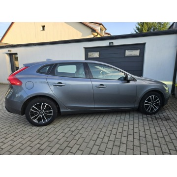 Volvo V40  Hatchback 2019,  2.0 diesel - Na sprzedaż za 41 800 zł - Gdynia - zdjęcie 4