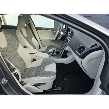 Volvo V40  Hatchback 2019,  2.0 diesel - Na sprzedaż za 41 800 zł - Gdynia - zdjęcie 7