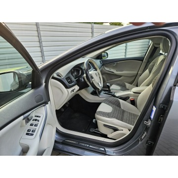 Volvo V40  Hatchback 2019,  2.0 diesel - Na sprzedaż za 41 800 zł - Gdynia - zdjęcie 6