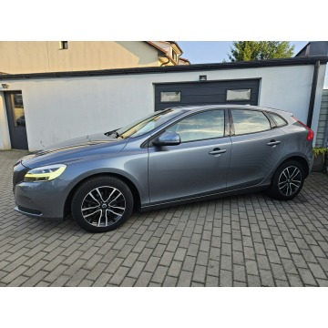 Volvo V40  Hatchback 2019,  2.0 diesel - Na sprzedaż za 41 800 zł - Gdynia - zdjęcie 12