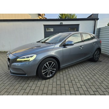 Volvo V40  Hatchback 2019,  2.0 diesel - Na sprzedaż za 41 800 zł - Gdynia - zdjęcie 11
