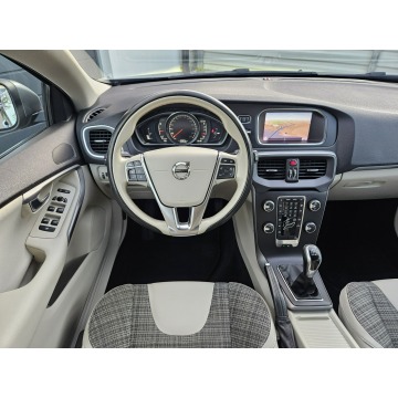 Volvo V40  Hatchback 2019,  2.0 diesel - Na sprzedaż za 41 800 zł - Gdynia - zdjęcie 8