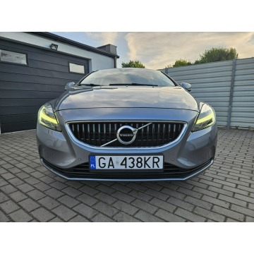 Volvo V40  Hatchback 2019,  2.0 diesel - Na sprzedaż za 41 800 zł - Gdynia - zdjęcie 9