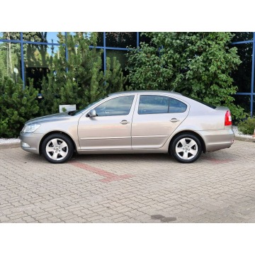 Skoda Octavia  Sedan/Limuzyna 2010,  1.2 benzyna, automat - Na sprzedaż za 17 999 zł - Warszawa - zdjęcie 2