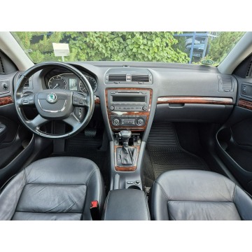 Skoda Octavia  Sedan/Limuzyna 2010,  1.2 benzyna, automat - Na sprzedaż za 17 999 zł - Warszawa - zdjęcie 4