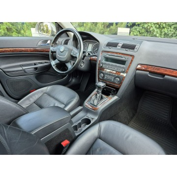 Skoda Octavia  Sedan/Limuzyna 2010,  1.2 benzyna, automat - Na sprzedaż za 17 999 zł - Warszawa - zdjęcie 7