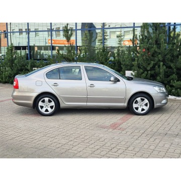 Skoda Octavia  Sedan/Limuzyna 2010,  1.2 benzyna, automat - Na sprzedaż za 17 999 zł - Warszawa - zdjęcie 10