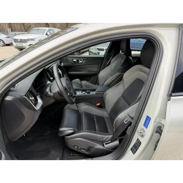 Volvo S60  Sedan/Limuzyna 2022,  2.0 benzyna, automat - Na sprzedaż za 155 800 zł - Pęcice - zdjęcie 3