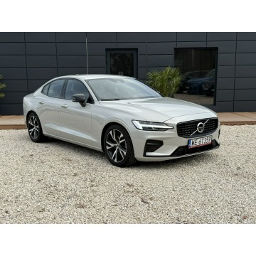 Volvo S60  Sedan/Limuzyna 2022,  2.0 benzyna, automat - Na sprzedaż za 155 800 zł - Pęcice - zdjęcie 1