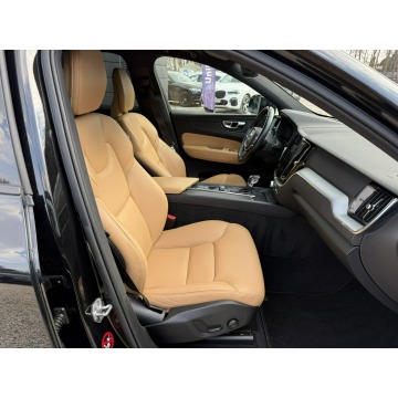 Volvo   SUV 2018,  2.0 diesel, automat - Na sprzedaż za 89 999 zł - Pęcice - zdjęcie 11
