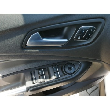 Ford Escape  SUV 2018,  2.0 benzyna, automat - Na sprzedaż za 54 900 zł - Goczałkowice-Zdrój - zdjęcie 10