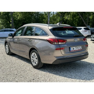 Hyundai i30  Kombi 2021,  1.6 diesel - Na sprzedaż za 54 800 zł - Pęcice - zdjęcie 5