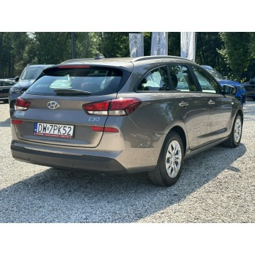 Hyundai i30  Kombi 2021,  1.6 diesel - Na sprzedaż za 54 800 zł - Pęcice - zdjęcie 7