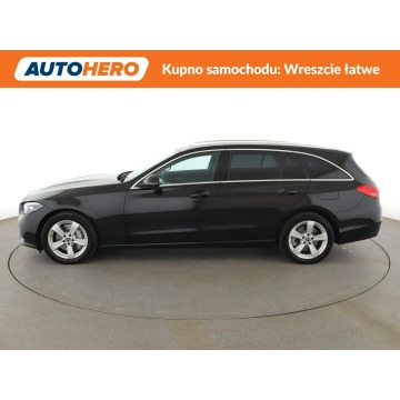 Mercedes - Benz C-klasa  Kombi 2022,  2.0 hybryda, automat - Na sprzedaż za 120 200 zł - Warszawa - zdjęcie 2