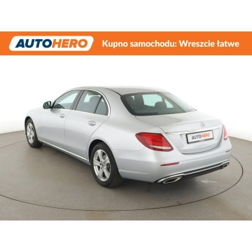Mercedes - Benz E-klasa  Sedan/Limuzyna 2017,  2.0 benzyna, automat - Na sprzedaż za 83 400 zł - Warszawa - zdjęcie 4