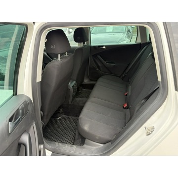 Volkswagen Passat  Kombi 2010,  2.0 diesel, automat - Na sprzedaż za 14 900 zł - Wrocław - zdjęcie 5