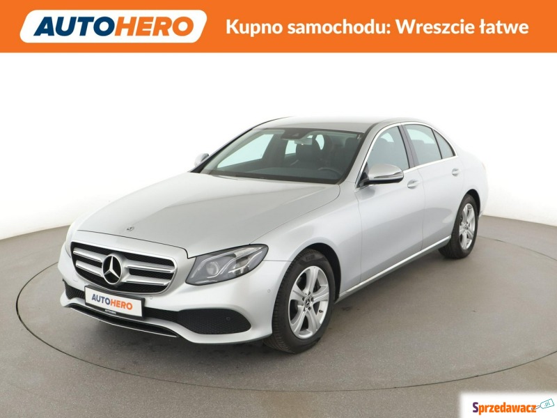 Mercedes - Benz E-klasa  Sedan/Limuzyna 2017,  2.0 benzyna, automat - Na sprzedaż za 83 400 zł - Warszawa