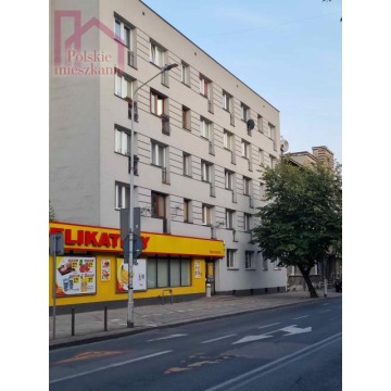 Mieszkanie do remontu w świetnej lokalizacji, ul. 3 Maja, 34 m² 2 piętro