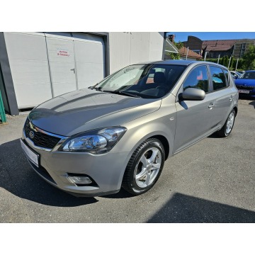 Kia Ceed  Hatchback 2010,  1.4 benzyna - Na sprzedaż za 15 500 zł - Gdów - zdjęcie 1
