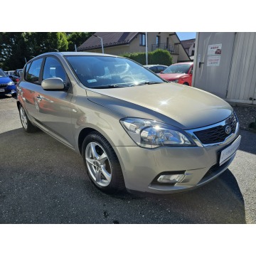 Kia Ceed  Hatchback 2010,  1.4 benzyna - Na sprzedaż za 15 500 zł - Gdów - zdjęcie 3