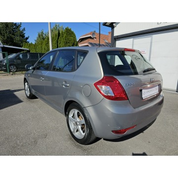 Kia Ceed  Hatchback 2010,  1.4 benzyna - Na sprzedaż za 15 500 zł - Gdów - zdjęcie 7