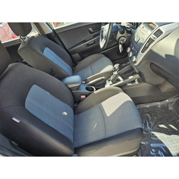 Kia Ceed  Hatchback 2010,  1.4 benzyna - Na sprzedaż za 15 500 zł - Gdów - zdjęcie 9