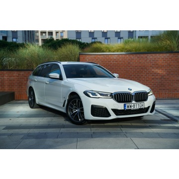 BMW Seria 5  Kombi 2023,  2.0 benzyna, automat - Na sprzedaż za 157 700 zł - Kraków - zdjęcie 3