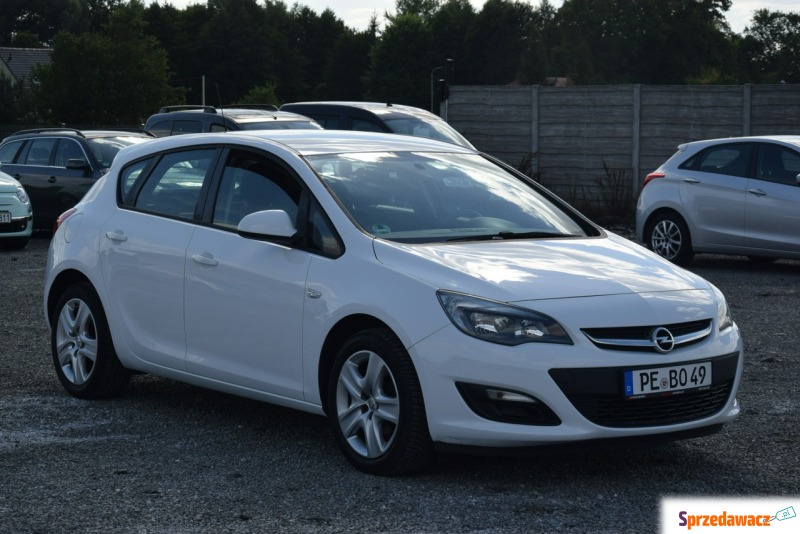 Opel Astra  Hatchback 2013,  1.4 benzyna - Na sprzedaż za 19 900 zł - Majdan Sieniawski