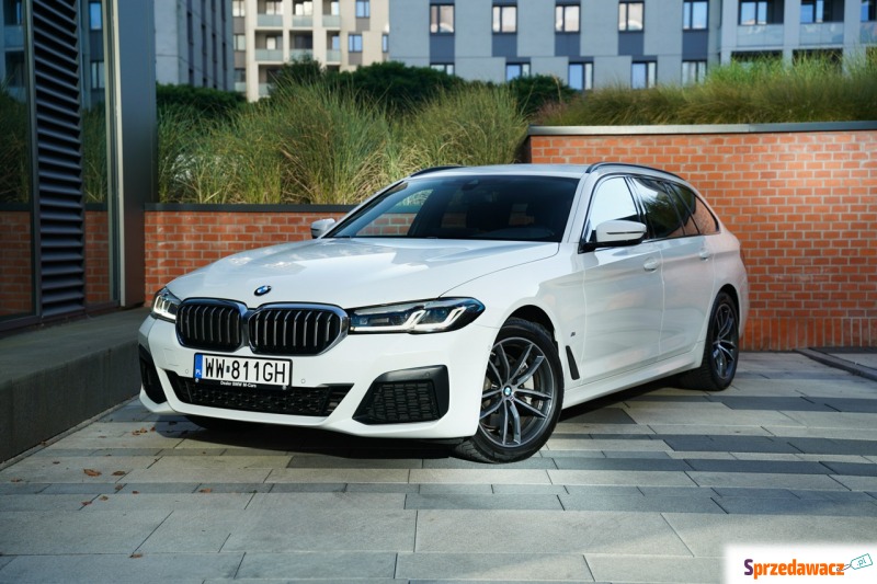 BMW Seria 5  Kombi 2023,  2.0 benzyna, automat - Na sprzedaż za 157 700 zł - Kraków