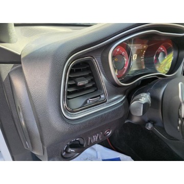 Dodge Challenger  Coupe/Sportowy 2018,  6.2 benzyna, automat - Na sprzedaż za 219 900 zł - Warszawa - zdjęcie 5