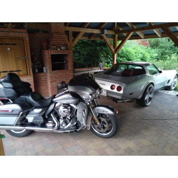 Potężny Harley Davidson UltraGlide FLHTK