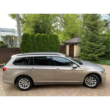 Volkswagen Passat  Kombi 2019,  1.5 benzyna - Na sprzedaż za 66 900 zł - Pruszków - zdjęcie 8