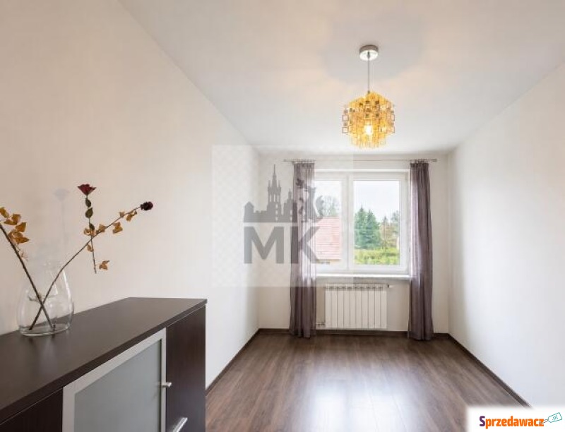 3 pokoje, osobna kuchnia, balkon,...