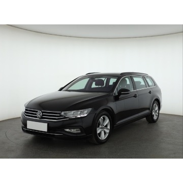Volkswagen Passat  Kombi 2021,  2.0 benzyna, automat - Na sprzedaż za 79 999 zł - Piaseczno - zdjęcie 3