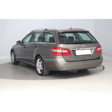 Mercedes - Benz E-klasa  Kombi 2010,  2.1 diesel, automat - Na sprzedaż za 29 999 zł - Zabrze - zdjęcie 5