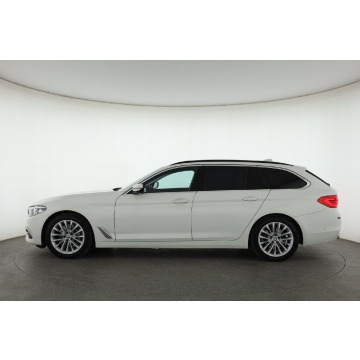 BMW Seria 5  Kombi 2018,  2.0 diesel, automat - Na sprzedaż za 64 999 zł - Piaseczno - zdjęcie 4
