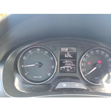 Skoda Rapid  Hatchback 2013,  1.2 benzyna - Na sprzedaż za 22 900 zł - Twardów - zdjęcie 9