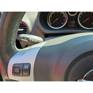 Opel Corsa  Hatchback 2013,  1.4 benzyna - Na sprzedaż za 14 900 zł - Ruda Śląska - zdjęcie 8