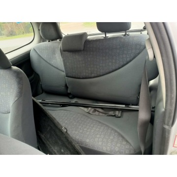 Toyota Yaris  Hatchback 2003,  1.3 benzyna - Na sprzedaż za 1 950,00 zł - Tarnów - zdjęcie 6