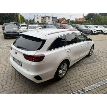 Kia Ceed  Kombi 2019,  1.4 benzyna, automat - Na sprzedaż za 56 900 zł - Orzech - zdjęcie 6