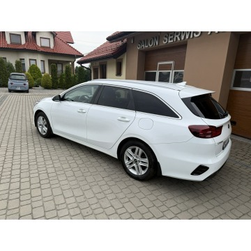 Kia Ceed  Kombi 2019,  1.4 benzyna, automat - Na sprzedaż za 56 900 zł - Orzech - zdjęcie 10